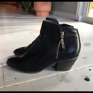 Frye Judith leather ankle boot